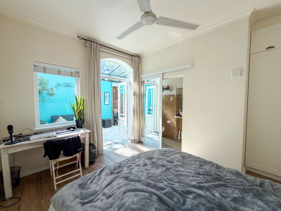 6 Bedroom Property for Sale in Green Point Western Cape